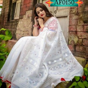 উন্নত মানের হাফ সিল্ক শাড়ি শাড়িতে স্কিন প্রিন্টের কাজ করা