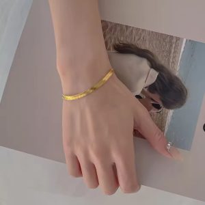 chain bracelet with heart